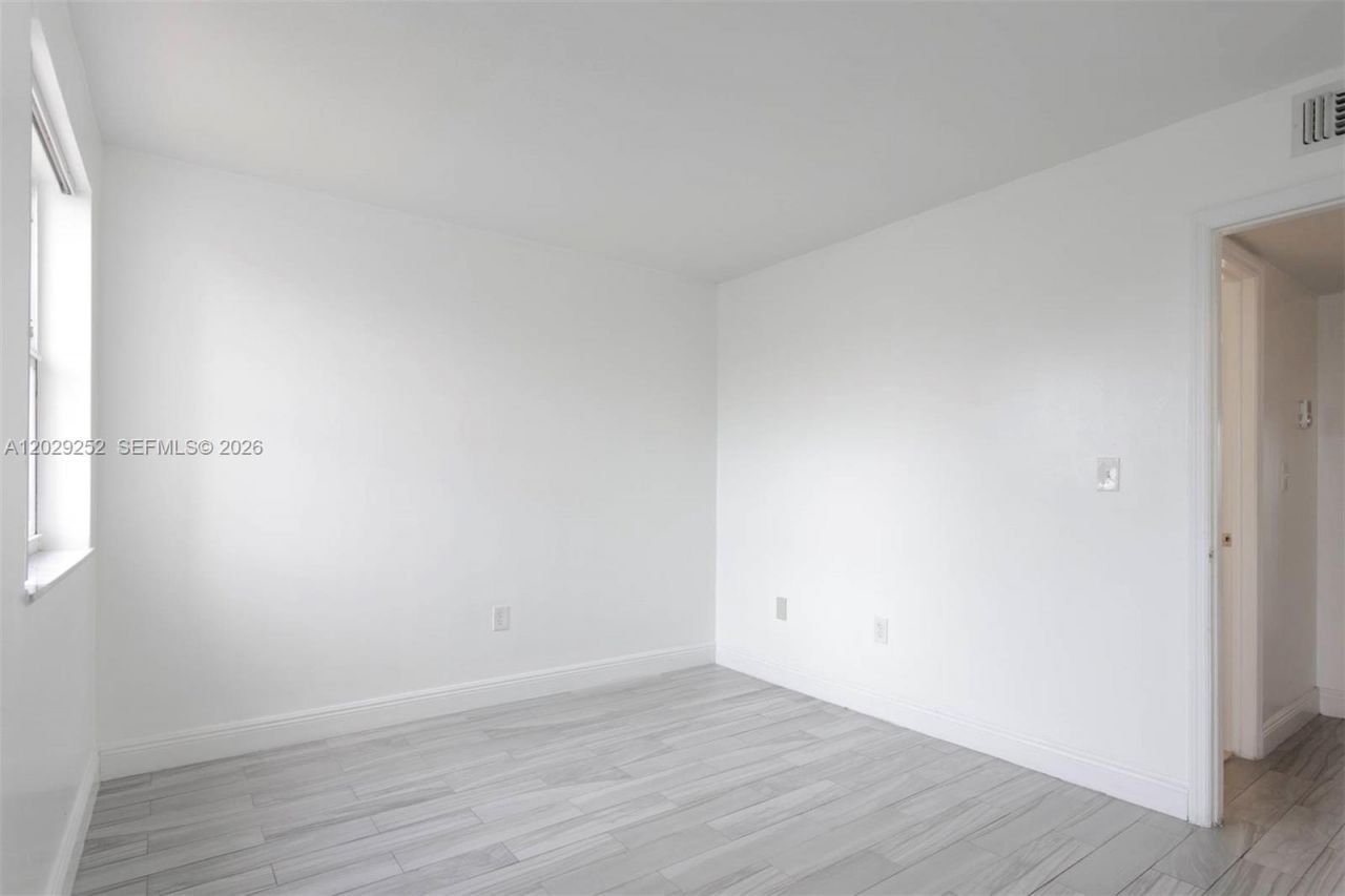 8580 NW 6th Ln , Unit 6-205, Miami, FL 33126 Photo