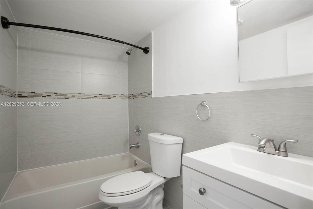 8580 NW 6th Ln , Unit 6-205, Miami, FL 33126 Photo
