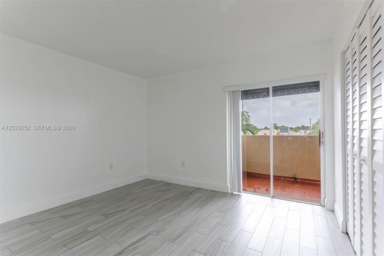 8580 NW 6th Ln , Unit 6-205, Miami, FL 33126 Photo