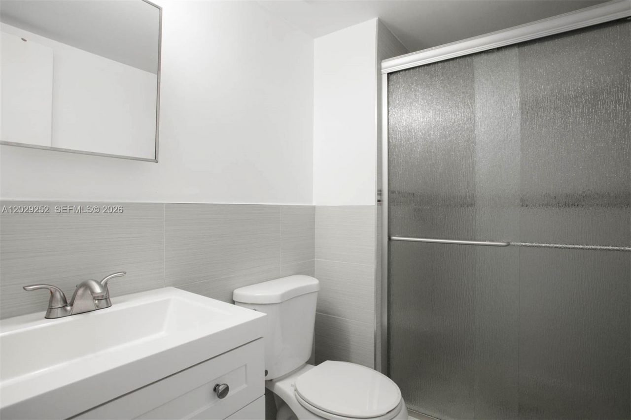 8580 NW 6th Ln , Unit 6-205, Miami, FL 33126 Photo