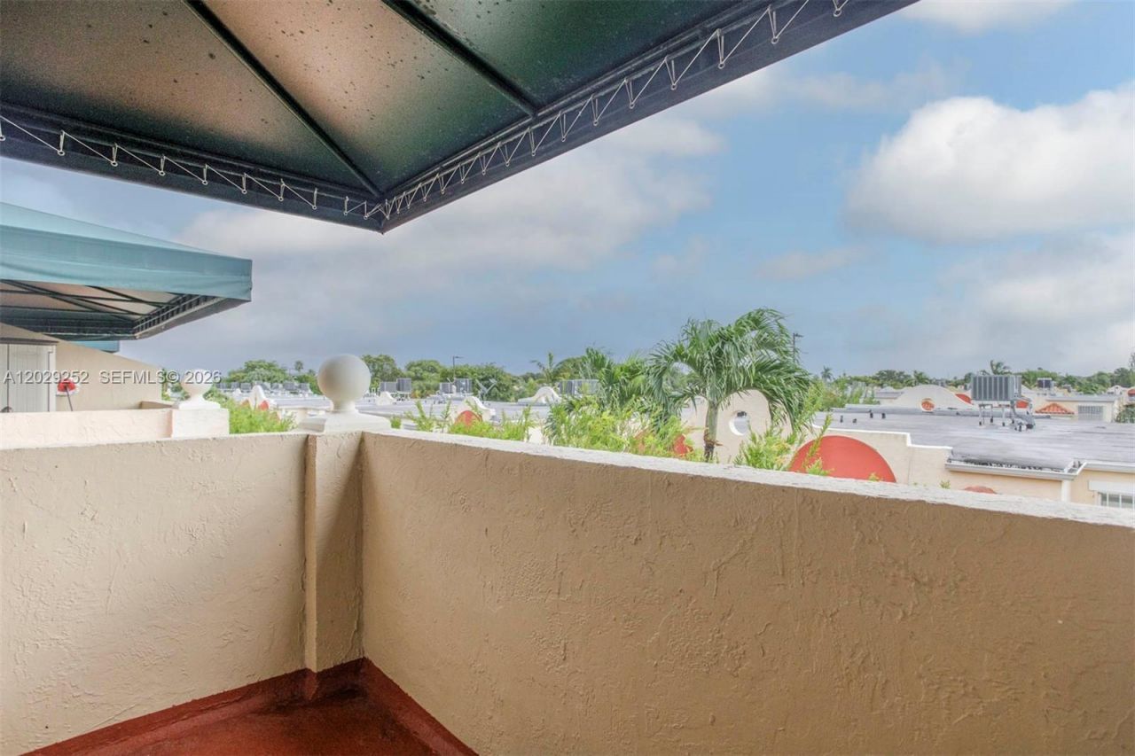 8580 NW 6th Ln , Unit 6-205, Miami, FL 33126 Photo