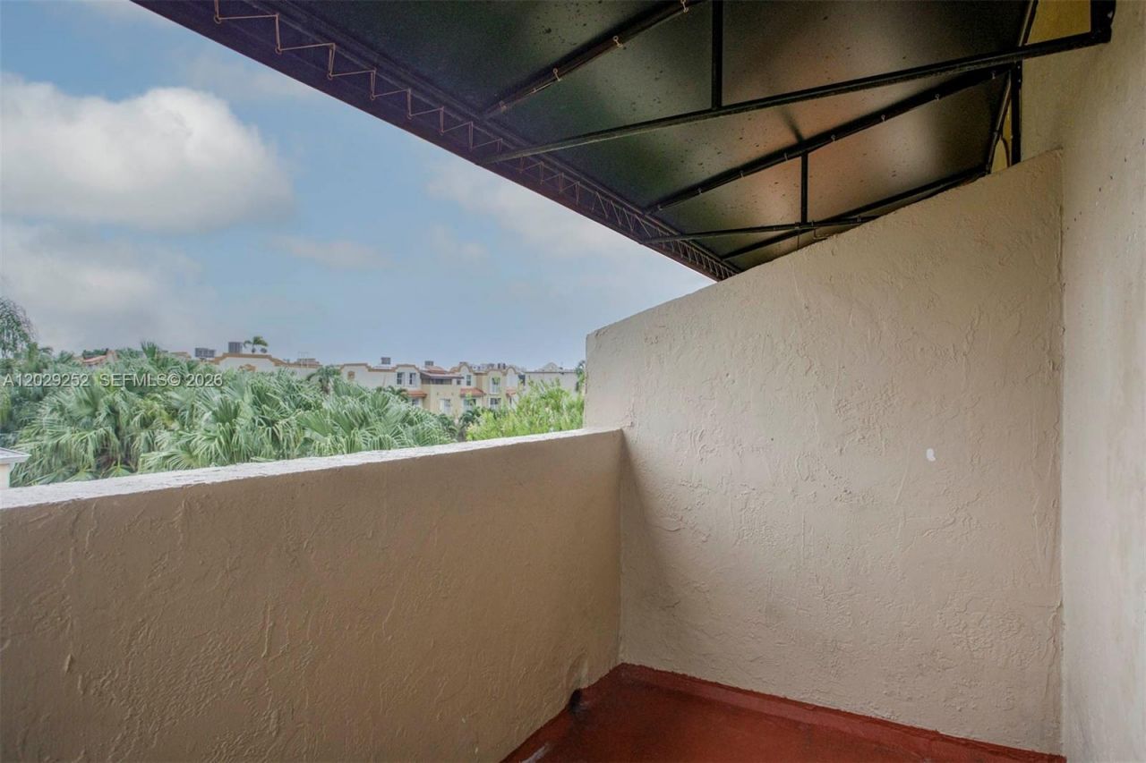 8580 NW 6th Ln , Unit 6-205, Miami, FL 33126 Photo