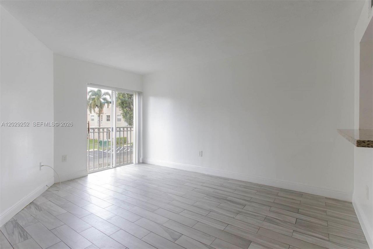8580 NW 6th Ln , Unit 6-205, Miami, FL 33126 Photo