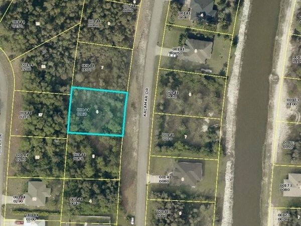 720 Kalamar Dr., Lehigh Acres, FL 33974