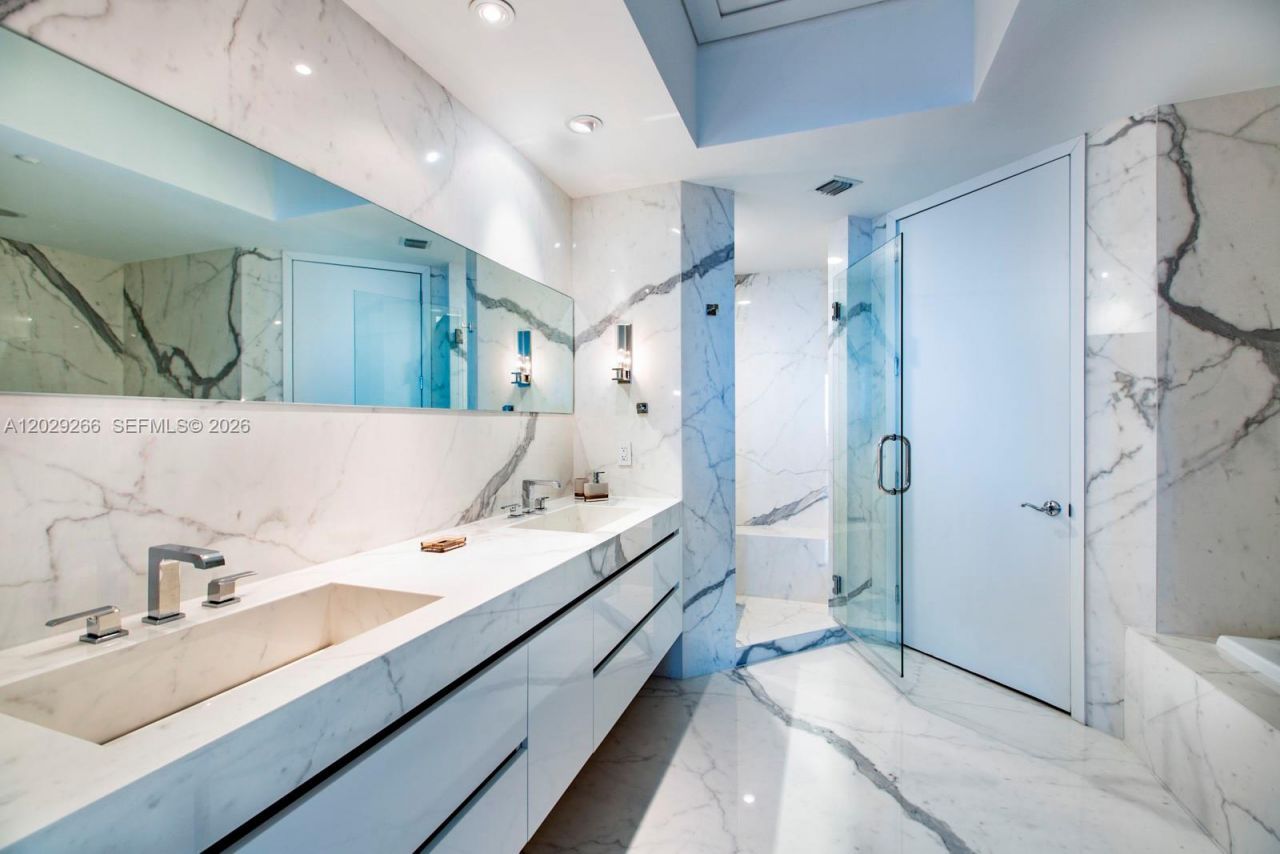 100 S Pointe Dr , Unit 3701, Miami Beach, FL 33139 Photo