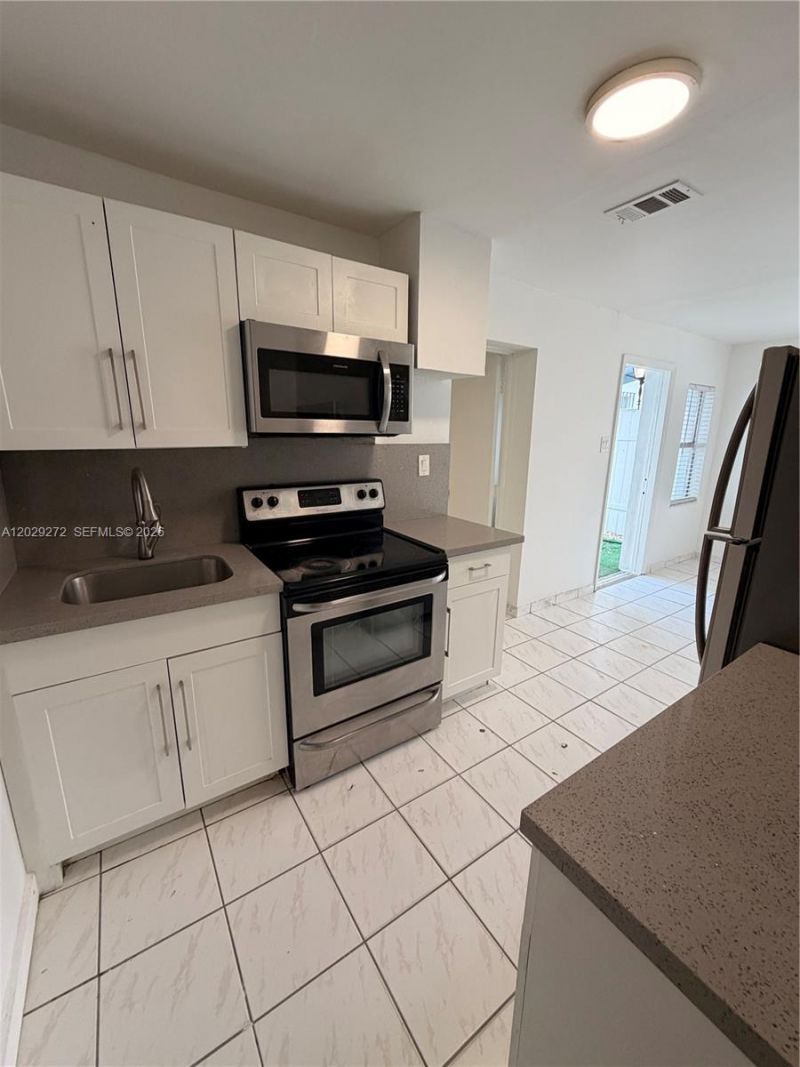 2420 NW 31st St , Unit 3, Miami, FL 33142 Photo