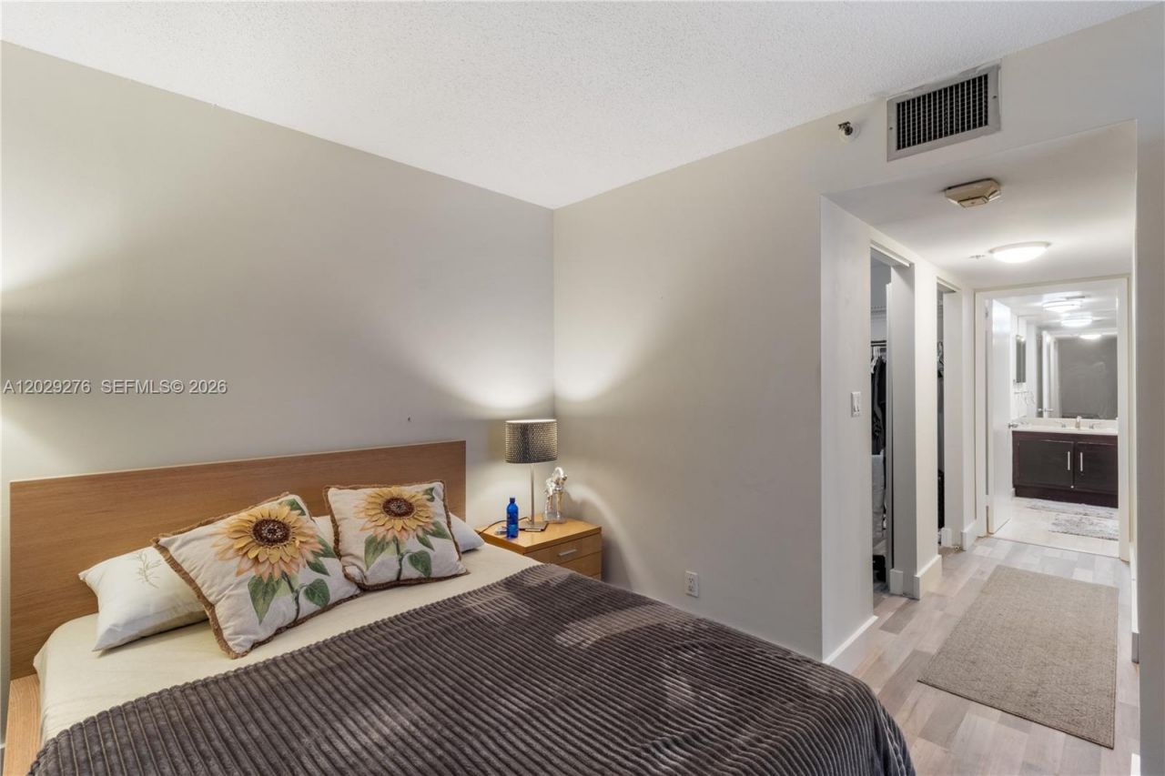 1717 N Bayshore Dr , Unit A-2837, Miami, FL 33132 Photo