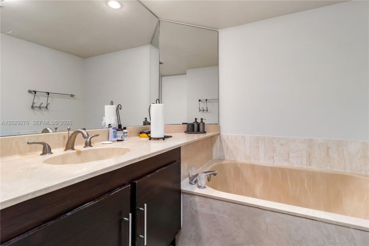 1717 N Bayshore Dr , Unit A-2837, Miami, FL 33132 Photo