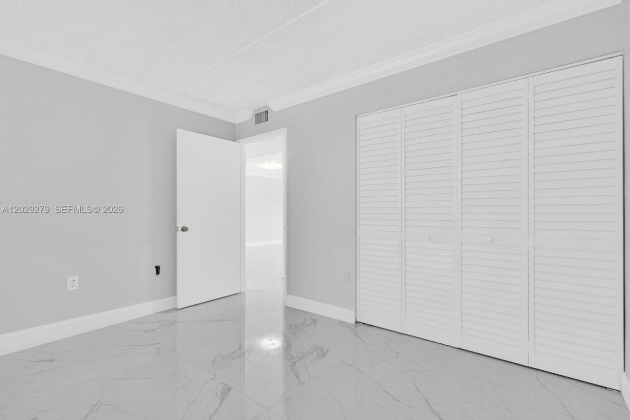 6135 NW 186th St, Unit 202, Hialeah, FL 33015 Photo