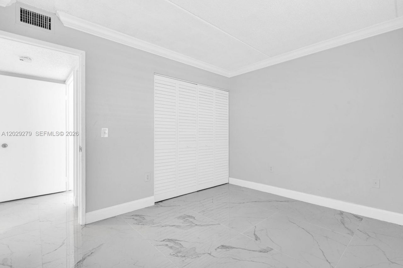 6135 NW 186th St, Unit 202, Hialeah, FL 33015 Photo