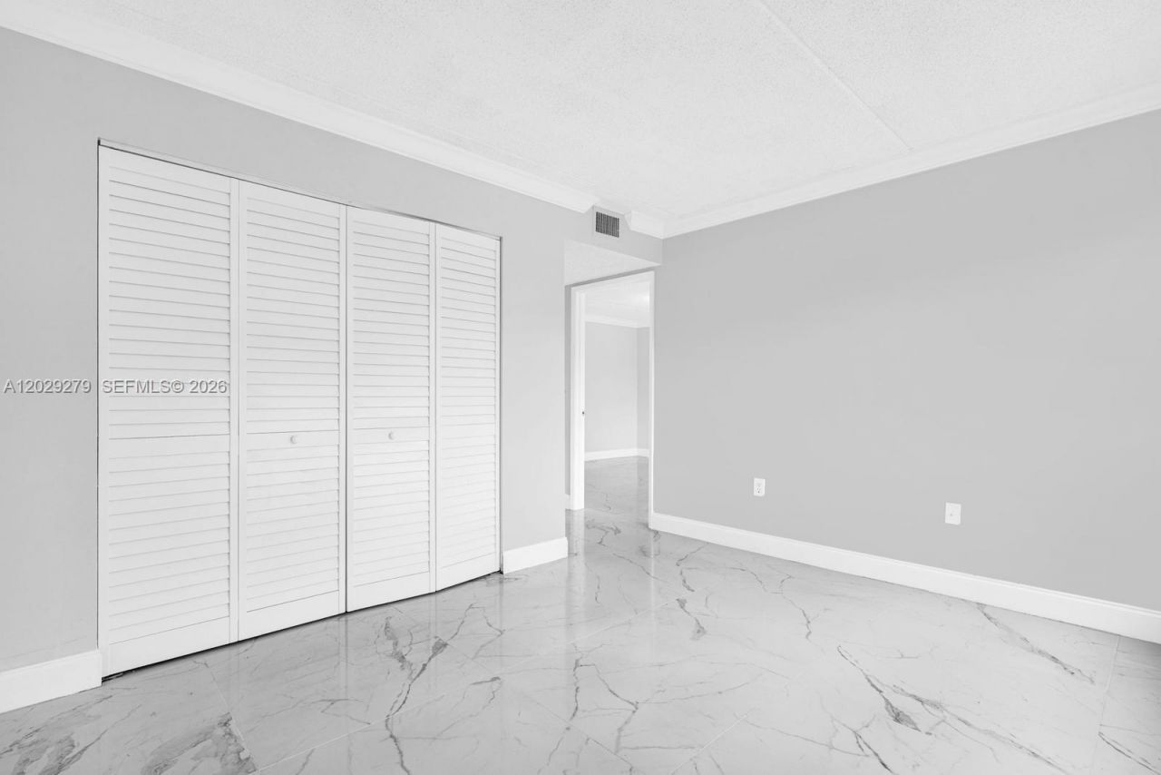 6135 NW 186th St, Unit 202, Hialeah, FL 33015 Photo
