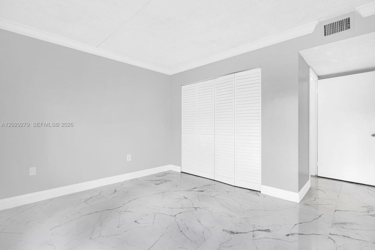 6135 NW 186th St, Unit 202, Hialeah, FL 33015 Photo
