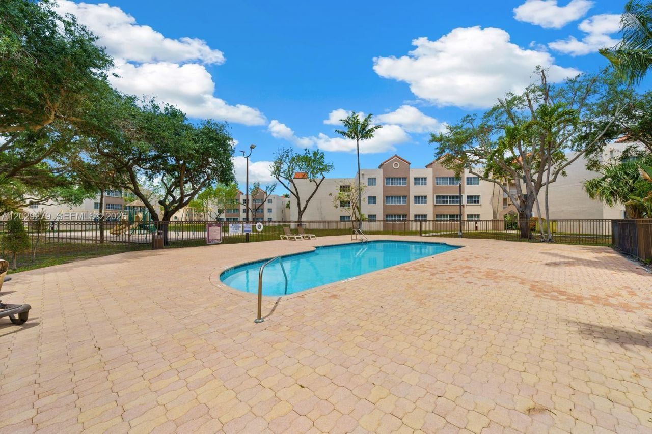6135 NW 186th St, Unit 202, Hialeah, FL 33015 Photo