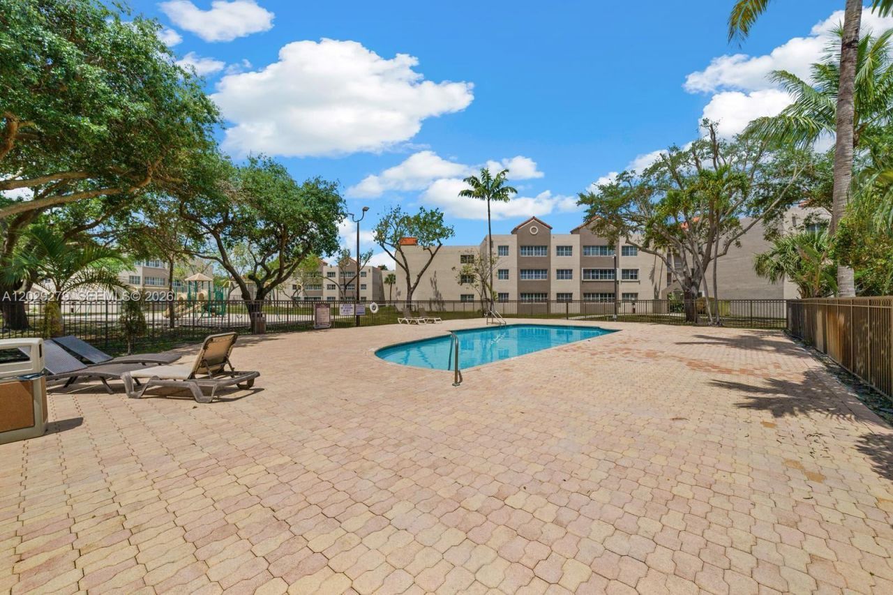 6135 NW 186th St, Unit 202, Hialeah, FL 33015 Photo