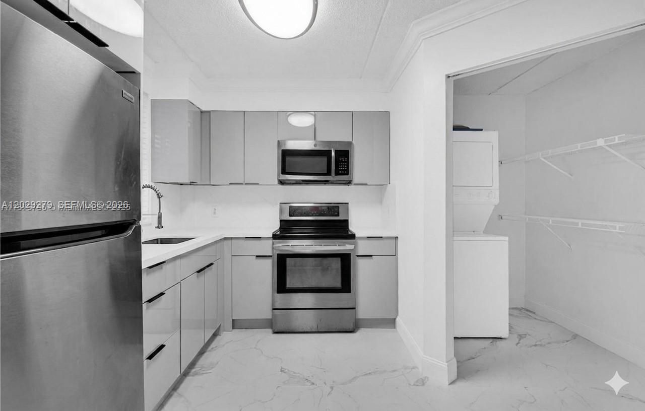 6135 NW 186th St, Unit 202, Hialeah, FL 33015 Photo