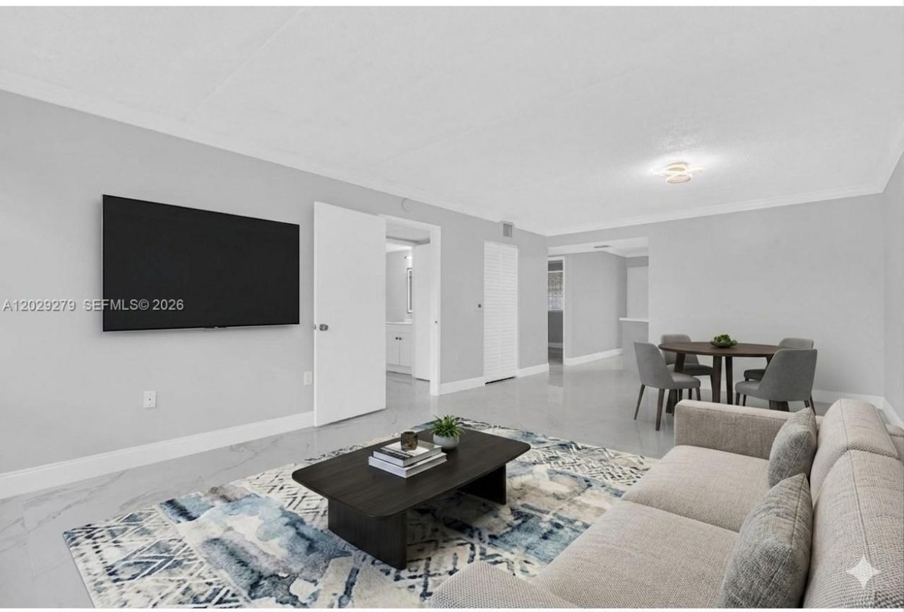 6135 NW 186th St, Unit 202, Hialeah, FL 33015 Photo