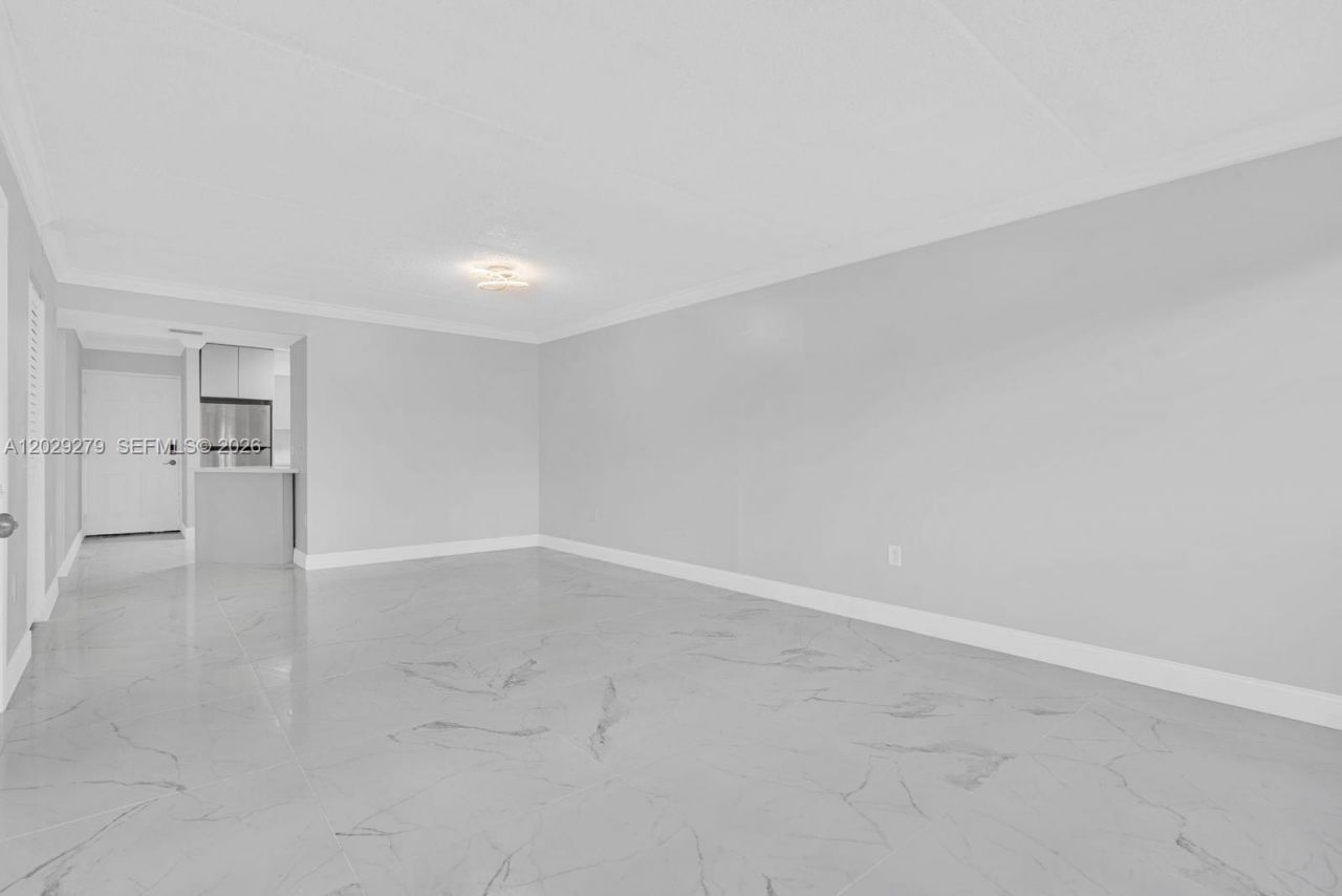 6135 NW 186th St, Unit 202, Hialeah, FL 33015 Photo