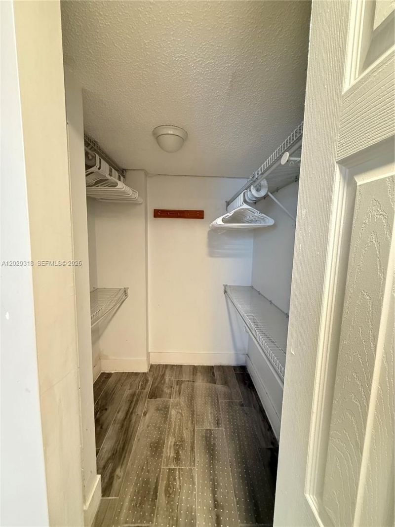 9235 Lagoon Pl , Unit 402, Davie, FL 33324 Photo