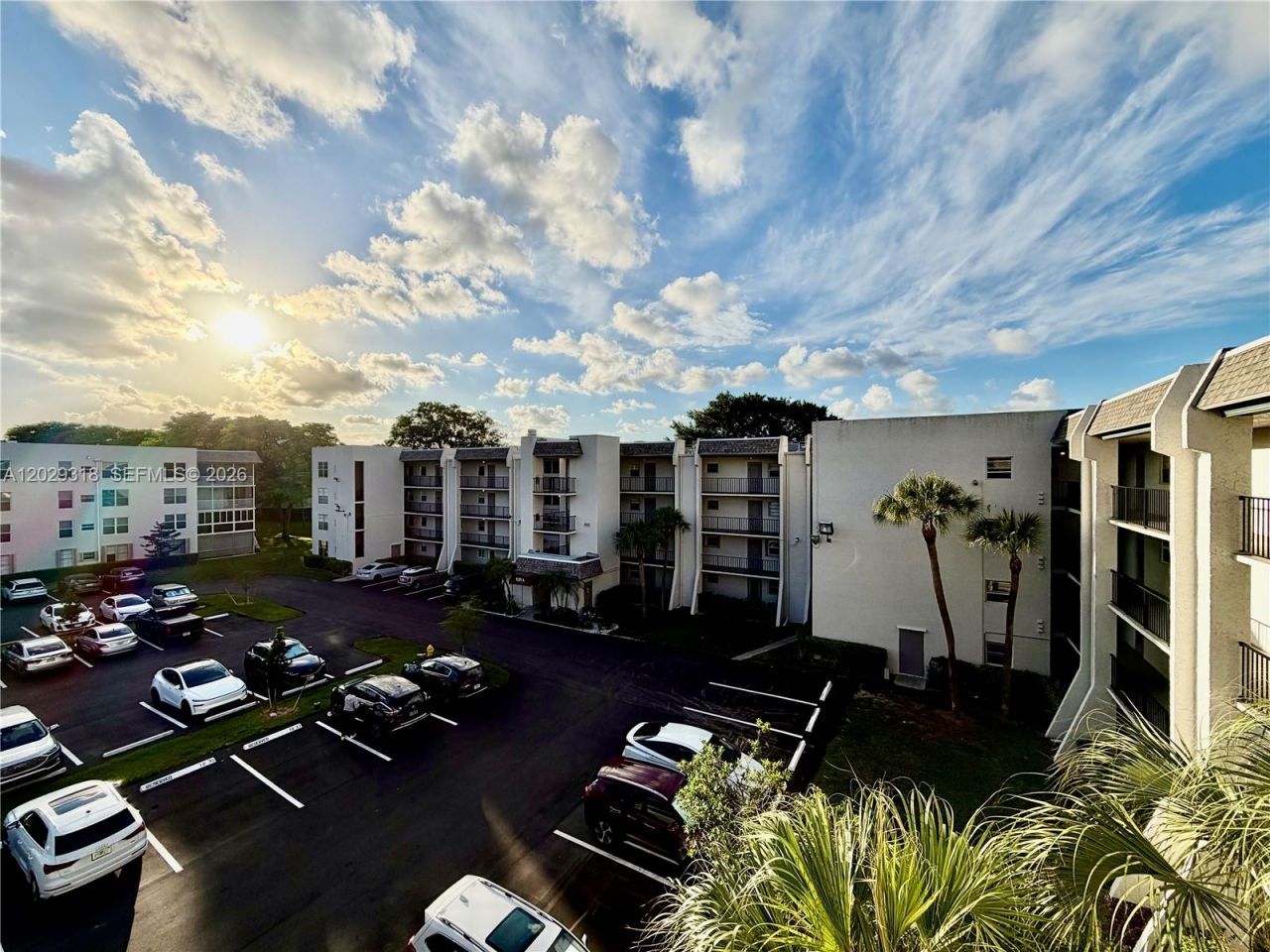 9235 Lagoon Pl , Unit 402, Davie, FL 33324 Photo