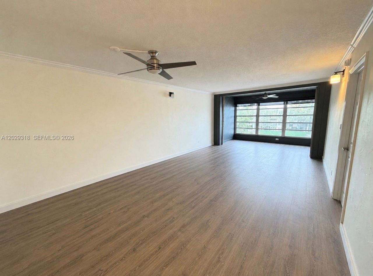 9235 Lagoon Pl , Unit 402, Davie, FL 33324 Photo