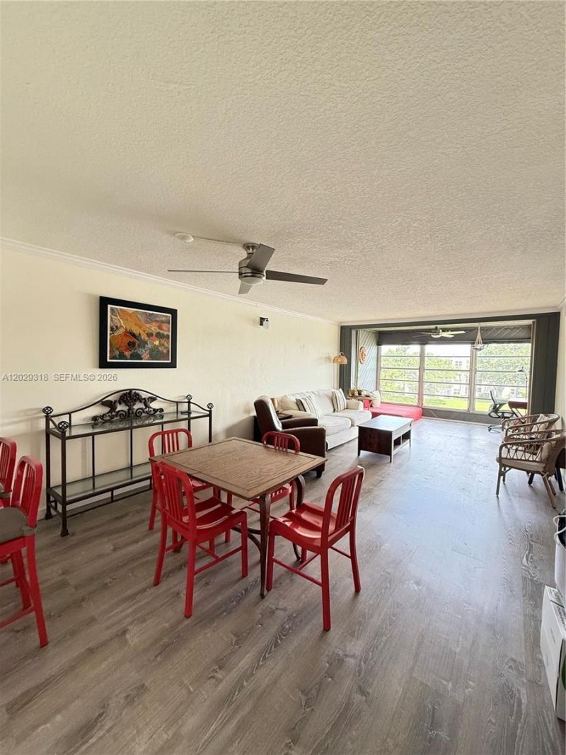 9235 Lagoon Pl , Unit 402, Davie, FL 33324 Photo