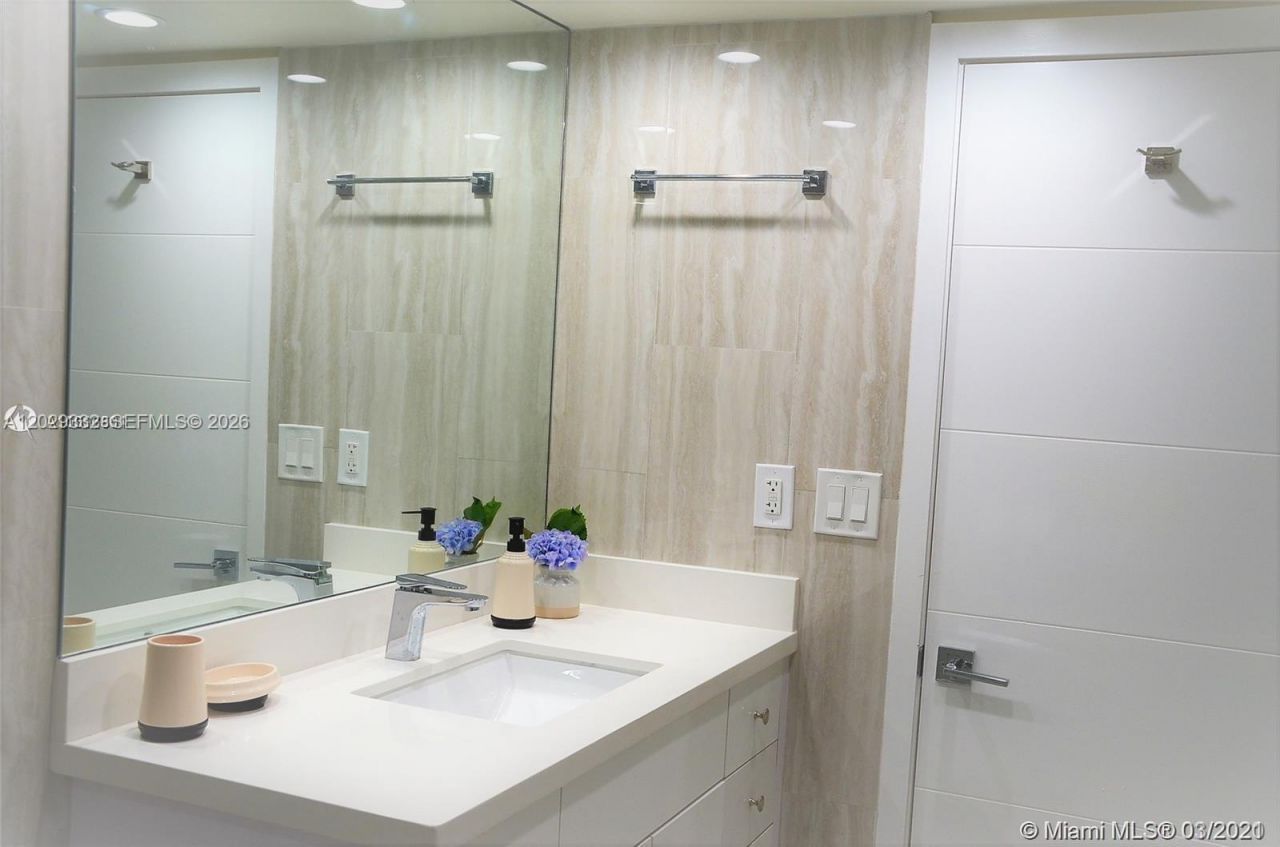 19707 Turnberry Way , Unit 16L, Aventura, FL 33180 Photo
