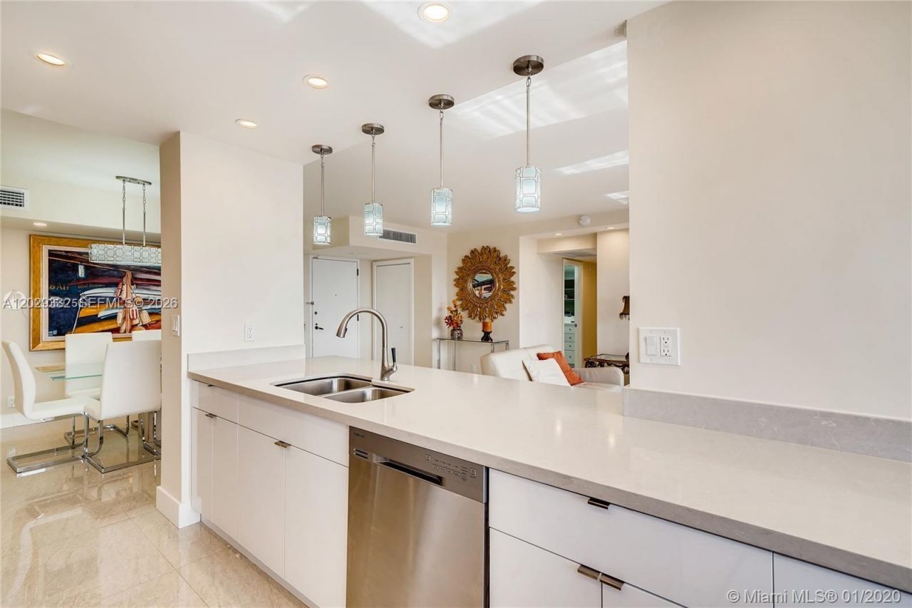 19707 Turnberry Way , Unit 16L, Aventura, FL 33180 Photo