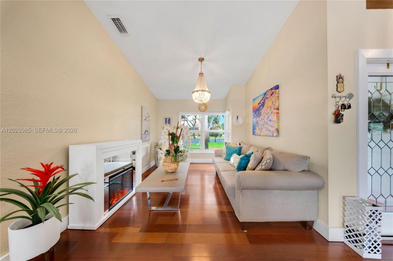 19641 NW 88th Ave, Hialeah, FL 33018 Photo