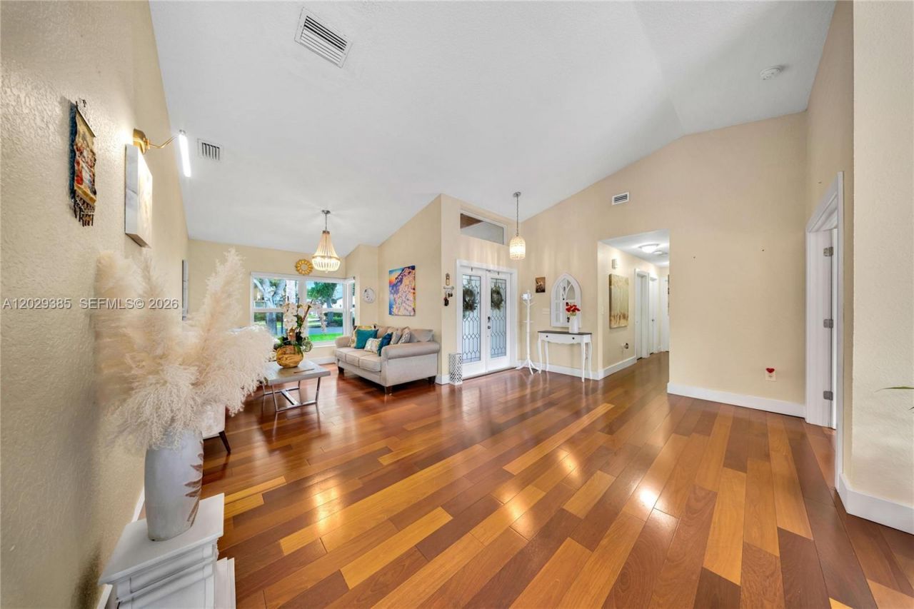 19641 NW 88th Ave, Hialeah, FL 33018 Photo