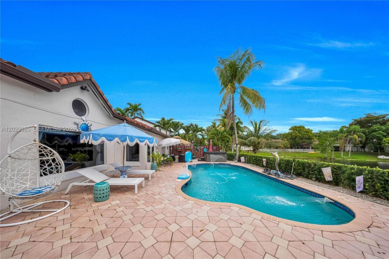 19641 NW 88th Ave, Hialeah, FL 33018 Photo
