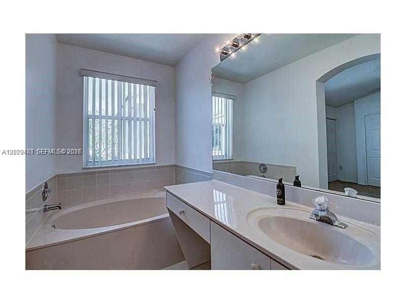 960 Corkwood St , Hollywood, FL 33019 Photo