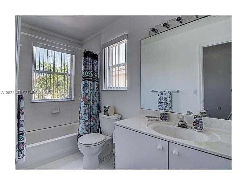 960 Corkwood St , Hollywood, FL 33019 Photo