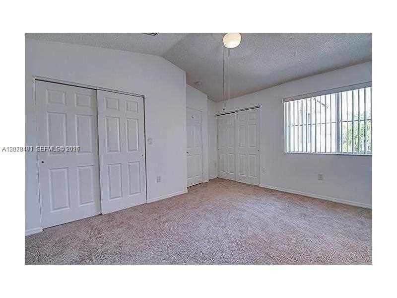 960 Corkwood St , Hollywood, FL 33019 Photo