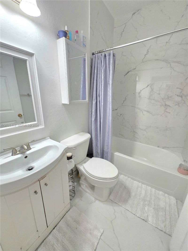 6972 NW 179th St , Unit 108-4, Hialeah, FL 33015 Photo