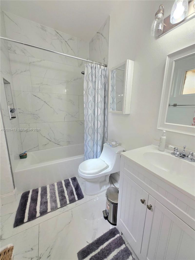 6972 NW 179th St , Unit 108-4, Hialeah, FL 33015 Photo