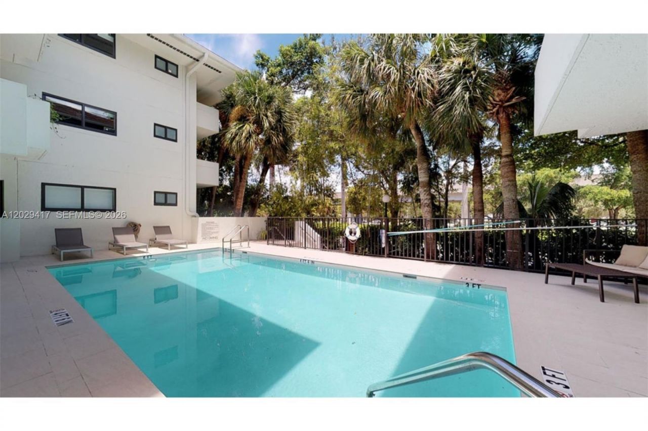 800 S Dixie Hwy 202 Hwy, Unit 202, Coral Gables, FL 33146 Photo