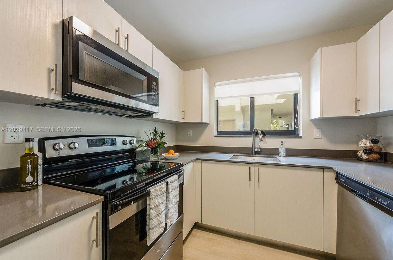 800 S Dixie Hwy 202 Hwy, Unit 202, Coral Gables, FL 33146 Photo