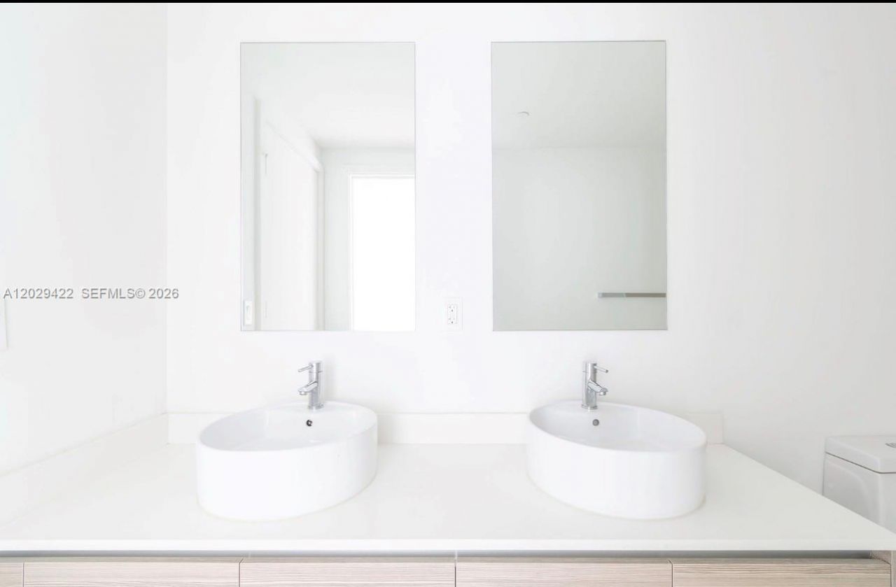 121 NE 34th St, Unit 1412, Miami, FL 33137 Photo