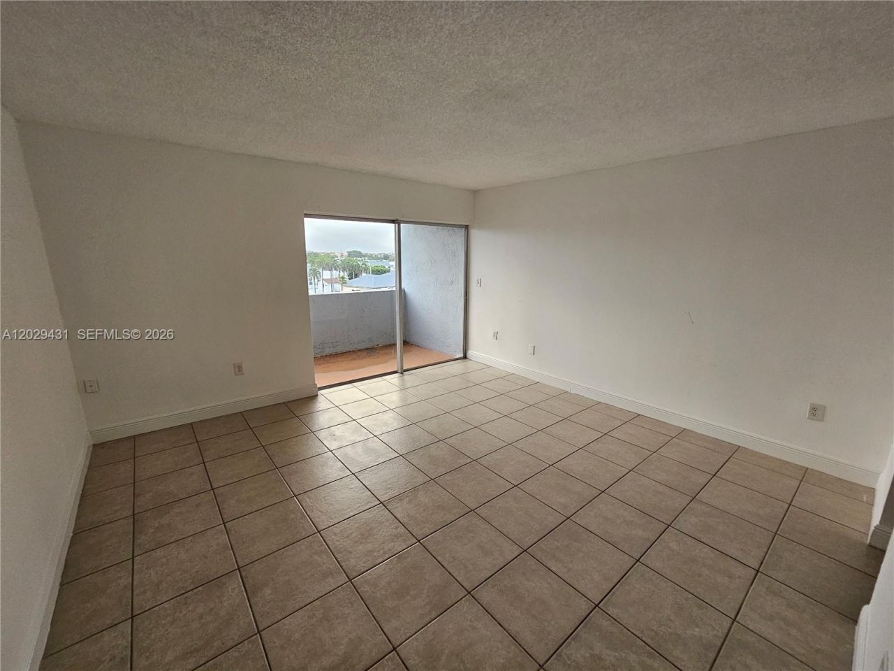 9375 Fontainebleau Blvd, Unit L422, Miami, FL 33172 Photo
