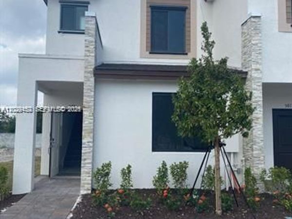 593 NE 208th Ter, Miami, FL 33179