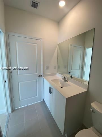 593 NE 208th Ter, Miami, FL 33179 Photo