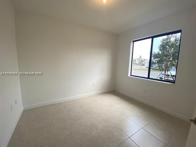 593 NE 208th Ter, Miami, FL 33179 Photo
