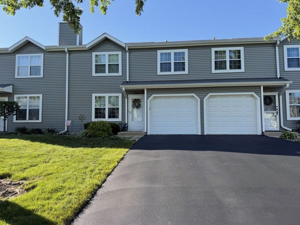 460 Meadow Hill Lane , Round Lake Beach, IL 60073