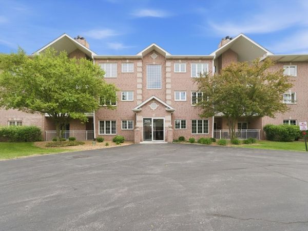 11535 Settlers Pond Way , Unit 8-1B, Orland Park, IL 60467