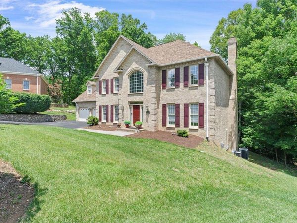 8343 Strathmore LN, Roanoke, VA 24019