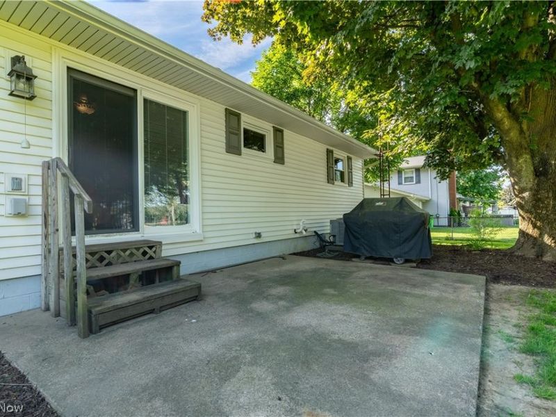 7505 Ivydale Avenue NW, North Canton, OH 44720 Photo 4