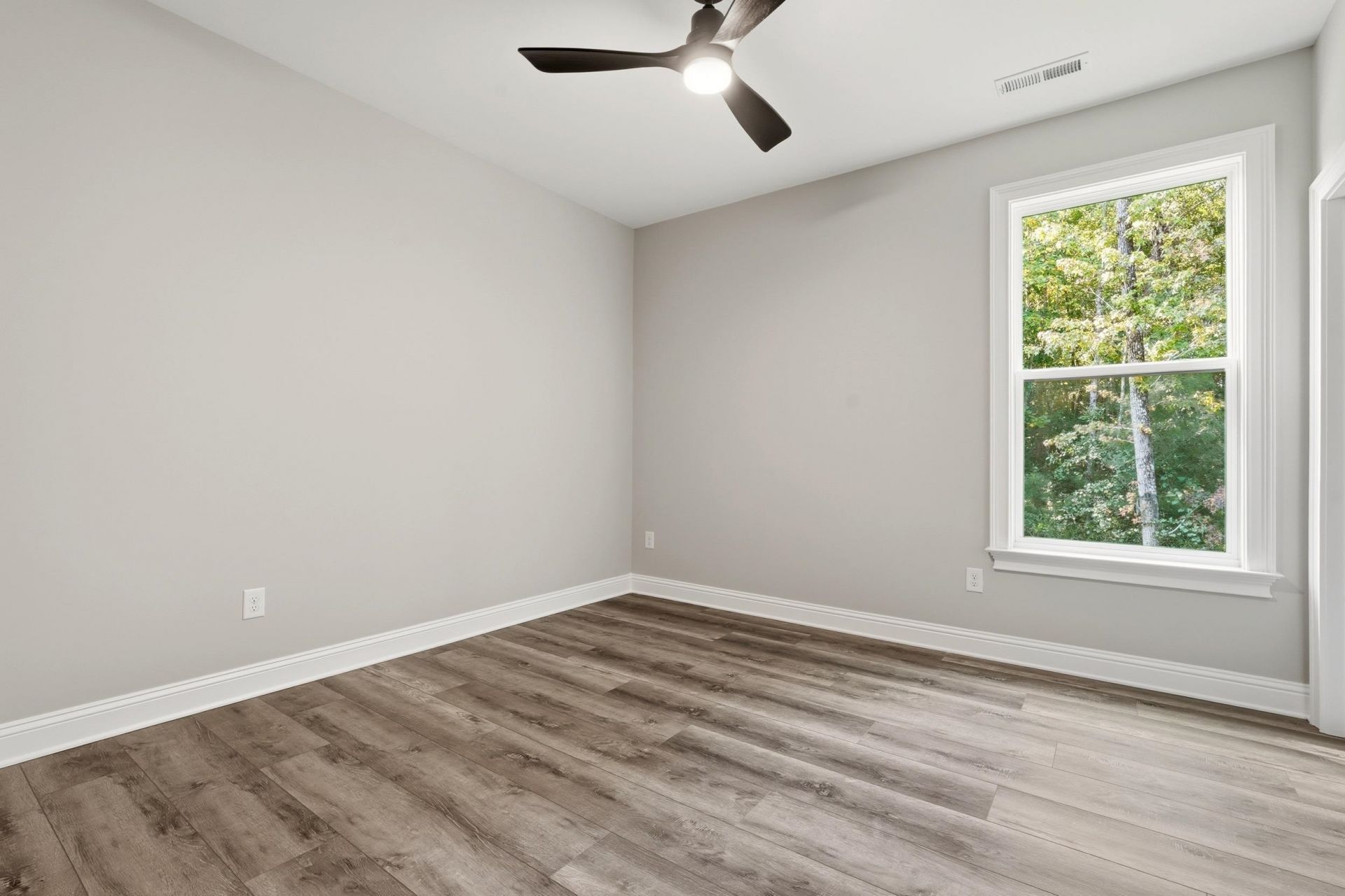 8032 Old Reaves Ferry Rd. Photo 29