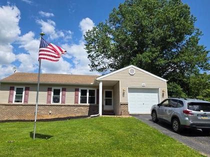 65 VINTON DRIVE York, PA 17402