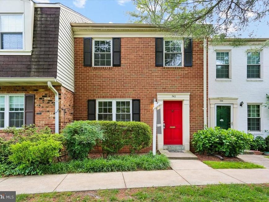 742 College Parkway, Unit 7-742, Rockville, MD 20850 Main Photo