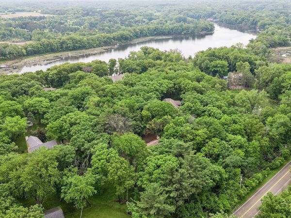 360 Quail Road , Dellwood, MN 55110